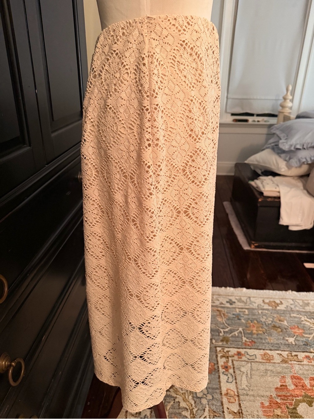 Vince Camuto Beige Crochet Lace Midi Skirt - Picture 4 of 5
